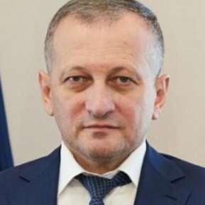 Эли Исаев