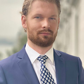 Денис Винокуров
