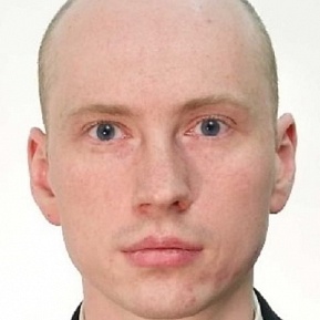 Денис Леонов