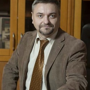 Роман Фандо