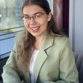 Анна Комлева