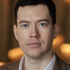 Олег Макаров