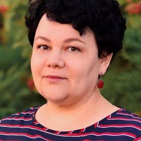 Анна Холоденко