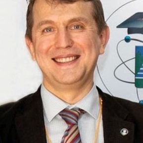 Андрей Наумов